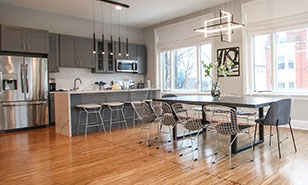 Fabulously Bright Loft/A+ Location/4B+...