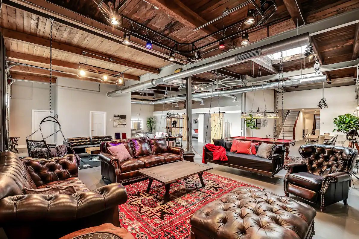 The Firehouse: Unique & Cozy 5B/4Bth +Free Parking