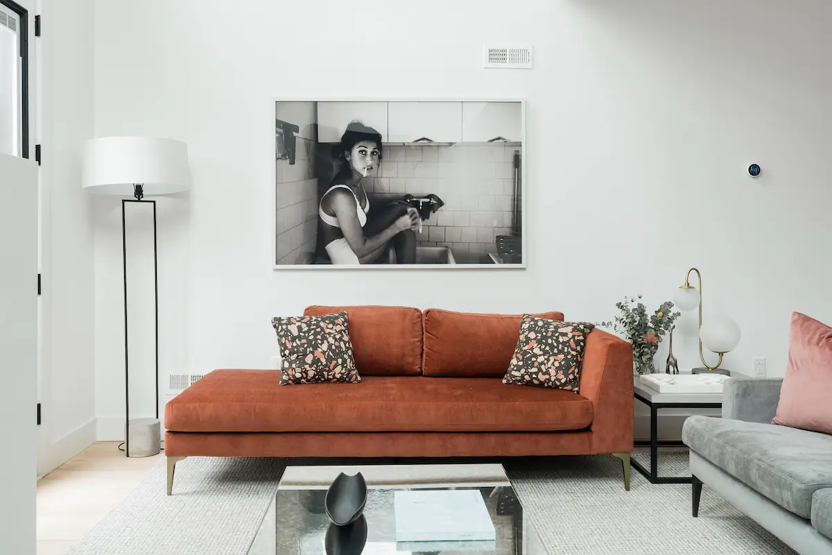 City Luxury with Roofdeck, Gym, and Free St. Parking